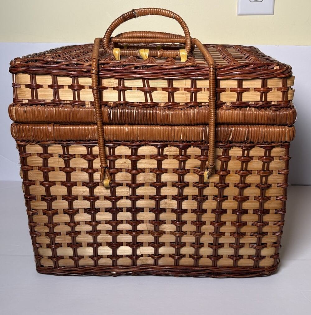 Vintage Wicker Picnic Basket w/ Handle Lid Big 13 X 11 X 11 Lined Accessories